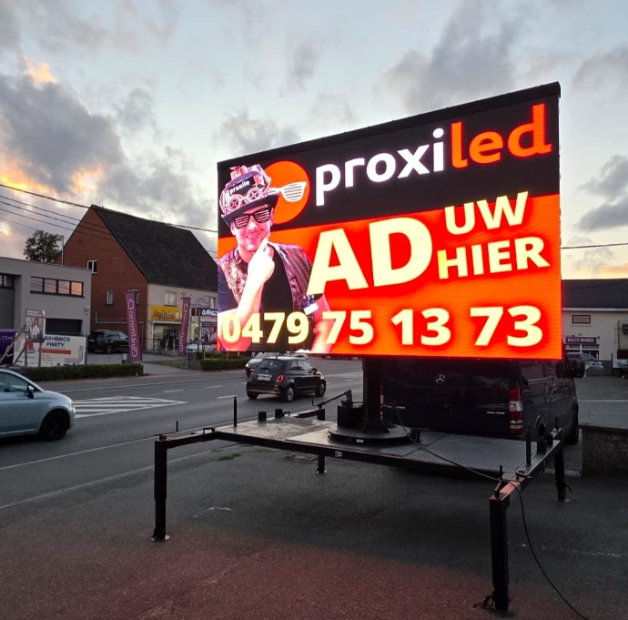 Ecran ledmobile en bord de route