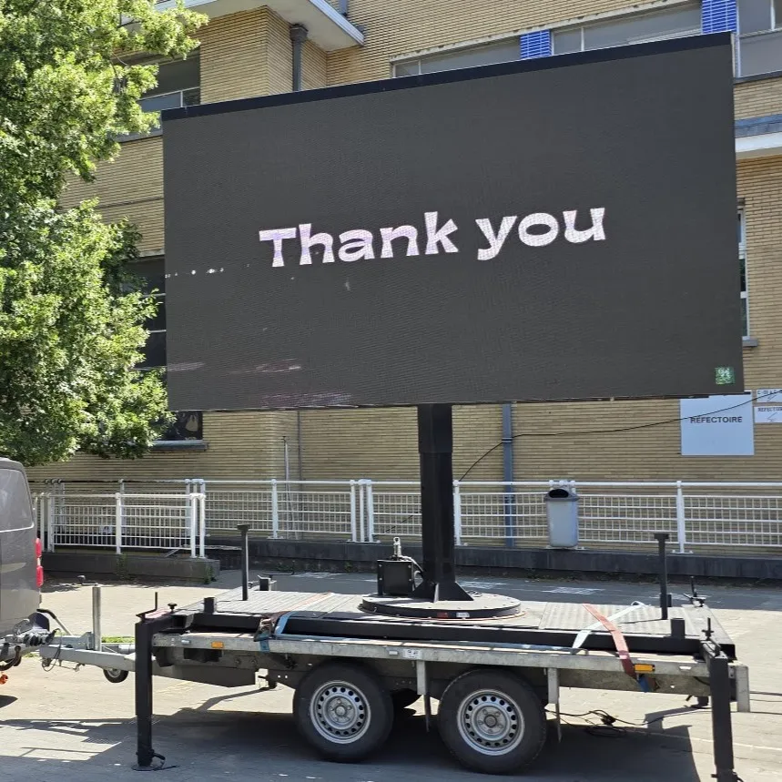 Remorque double essieux avec écran.webp